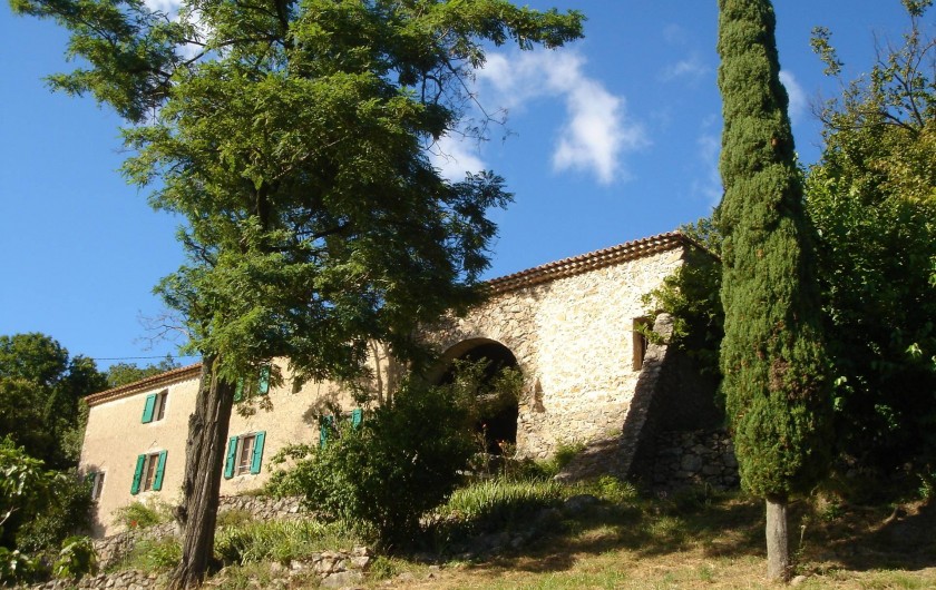 Location de vacances - Mas à Saint-Roman-de-Codières - vue globale du mas