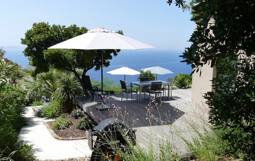 Location de vacances - Villa à Rayol-Canadel-sur-Mer - Accès à l'arrière du jardin