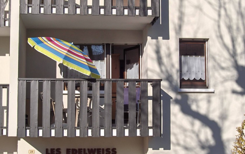 Location de vacances - Appartement à Samoëns - Balcon généreusement ensoleillé
