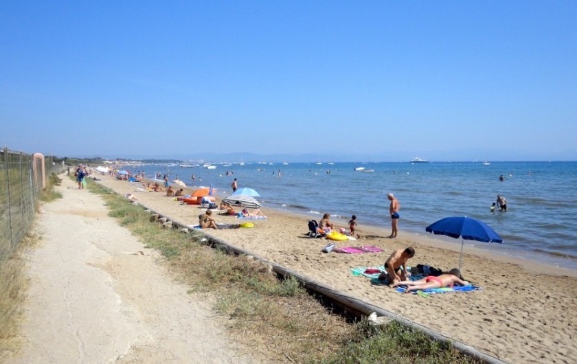 Location de vacances - Studio à Hyères - Plage de la Bergerie