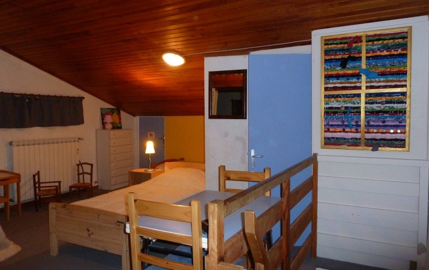 Location de vacances - Appartement à Les Angles - En haut de l'escalier, grande chambre