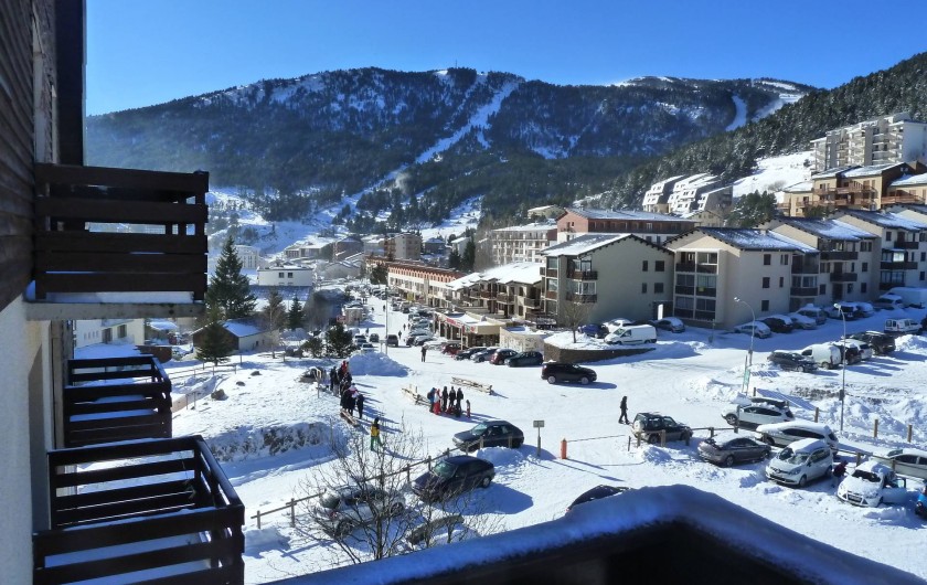 Location de vacances - Appartement à Les Angles - Vue du balcon en hiver
