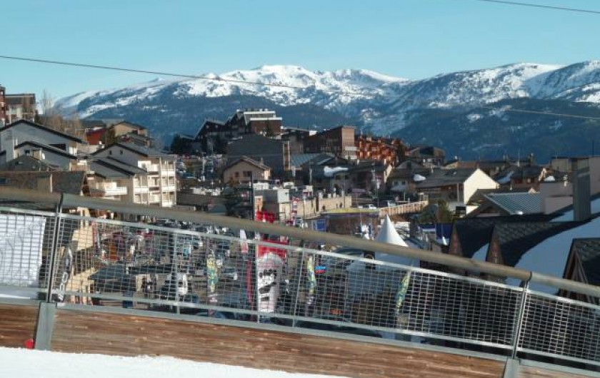 Location de vacances - Appartement à Les Angles - De la piste bamby, le village et au fond, la résidence Soleil et montagne