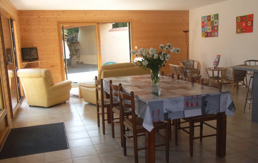Location de vacances - Maison - Villa à Lanmeur - salle à manger et salon et quart port tout au fond
