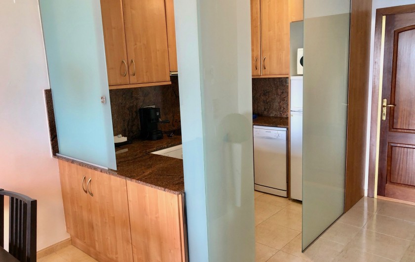 Location de vacances - Appartement à Peníscola - Vue sur cuisine et entree