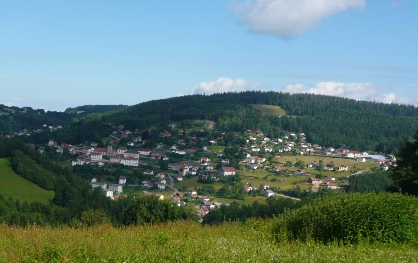 Location de vacances - Chalet à Le Tholy - Vue sur le village