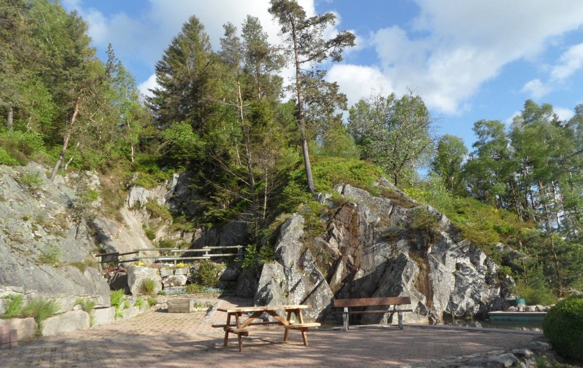 Location de vacances - Chalet à Le Tholy - En face du chalet...la carrière de granit,  lieu de détente