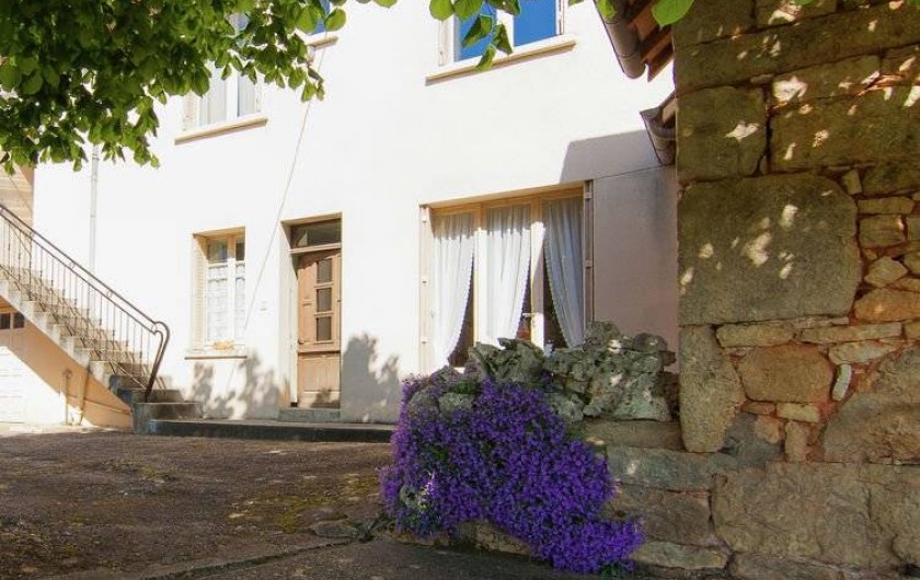 Location de vacances - Villa à Chasteaux - Cour privative