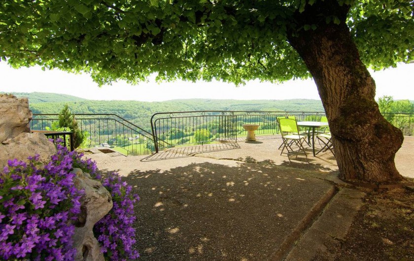 Location de vacances - Villa à Chasteaux - Terrasse à l'ombre