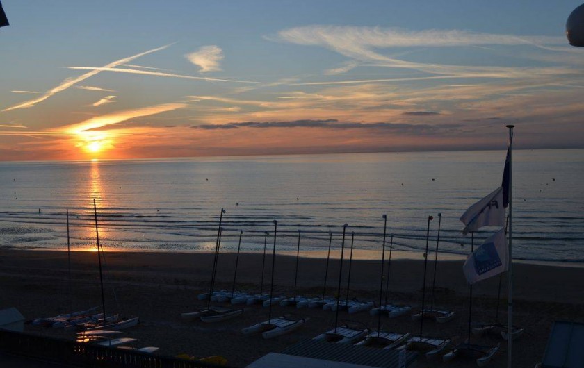 Location de vacances - Appartement à Cabourg - vue au coucher de soleil