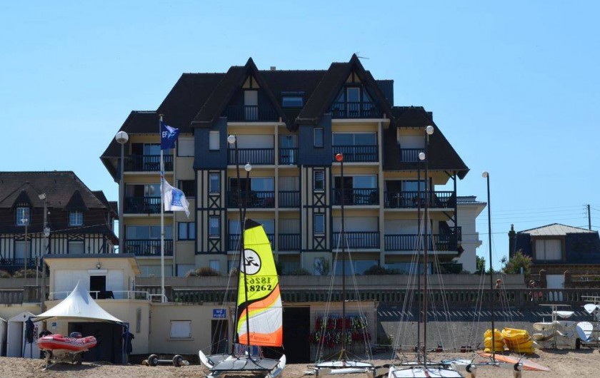 Location de vacances - Appartement à Cabourg - appartement direct vue mer face au club de voile