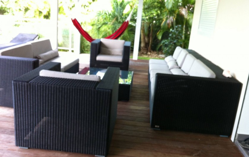 Location de vacances - Villa à Saint-François - salon extérieure sous terrasse couverte