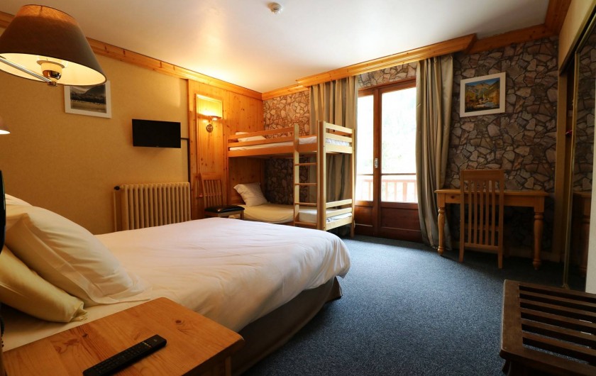 L'hôtel dispose de chambres quadruples grand confort idéale pour les familles.