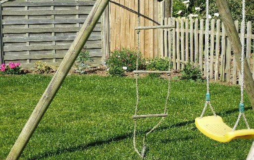 Location de vacances - Gîte à Brélès - Le portique pour le plus grand plaisir de vos têtes blondes.
