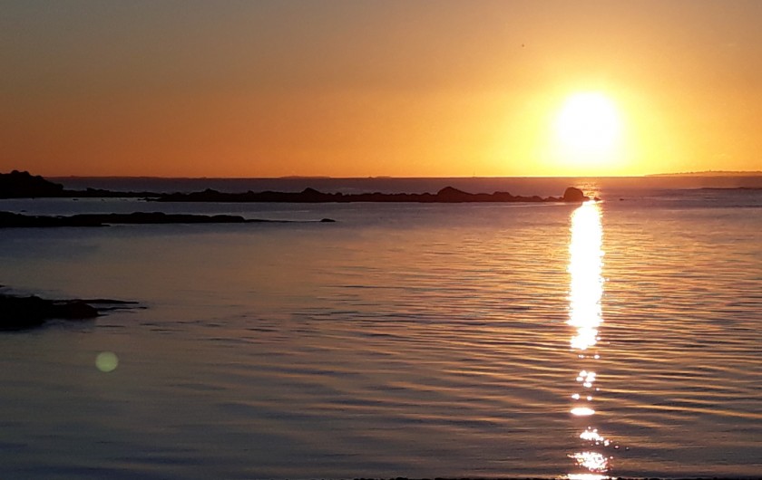Location de vacances - Gîte à Brélès - Coucher de soleil sur l'aber Ildut à 10mn du gîte..