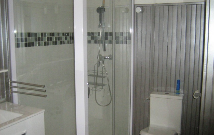Location de vacances - Appartement à Carry-le-Rouet - Salle d'eau avec douche et toilette