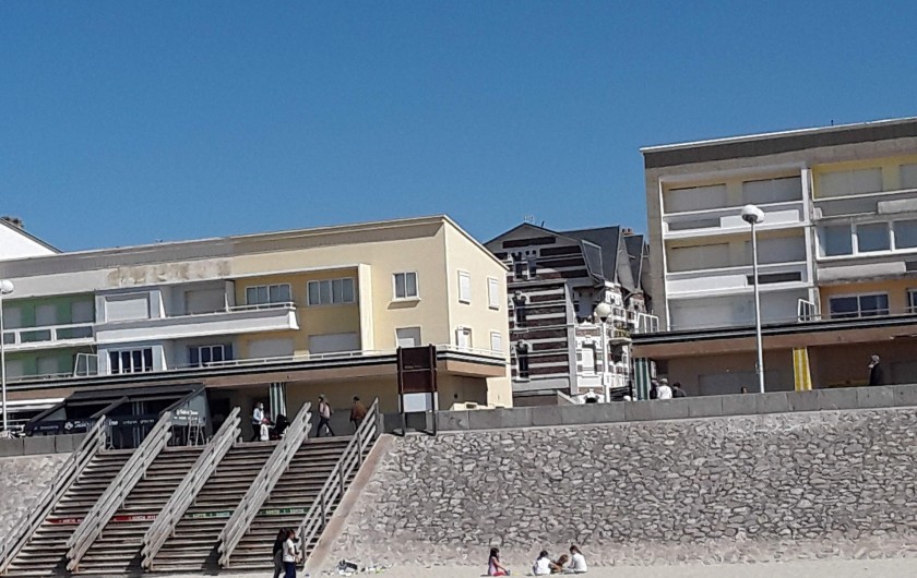 Location de vacances - Appartement à Berck - vue de l'immeuble depuis la plage