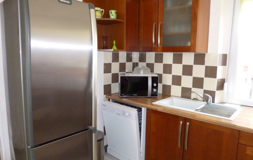 Location de vacances - Appartement à Berck - cuisine équipée lave-vaisselle four, plaque vitro  4 zones hotte