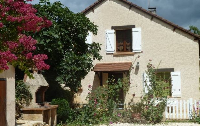 Location de vacances - Gîte à Terrasson-Lavilledieu - FACADE - BARBECUE
