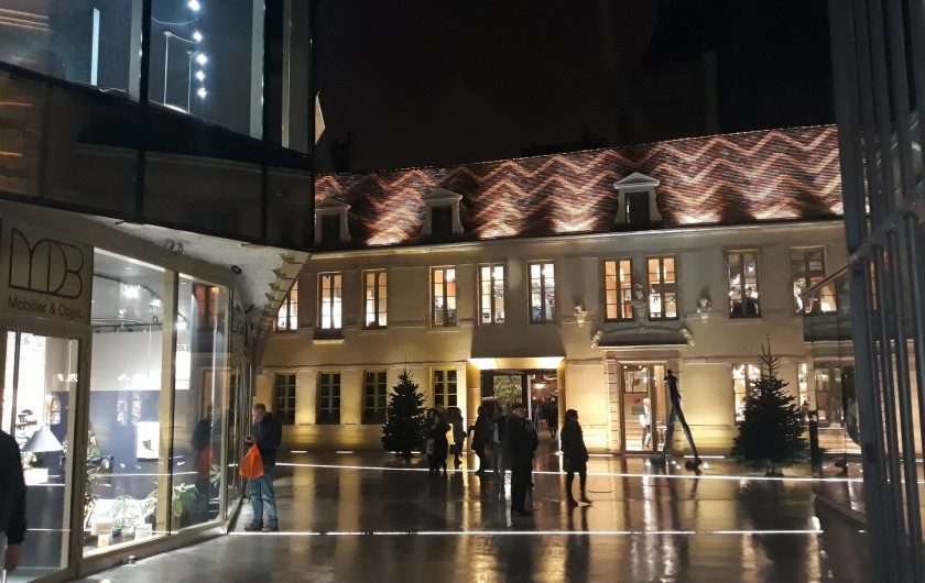 Location de vacances - Appartement à Dijon - Dijon by night : cour du Bareuzai