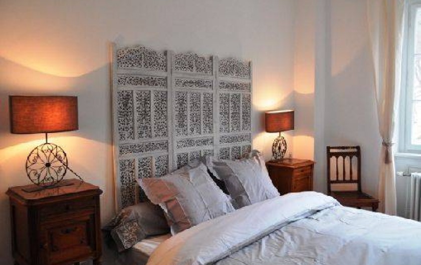 Location de vacances - Gîte à Ferrette - chambre à coucher vue sur la forêt