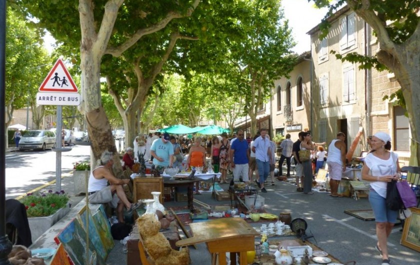 Location de vacances - Appartement à Lagrasse - Brocante à Lagrasse. Une fois par mois, de mai à septembre