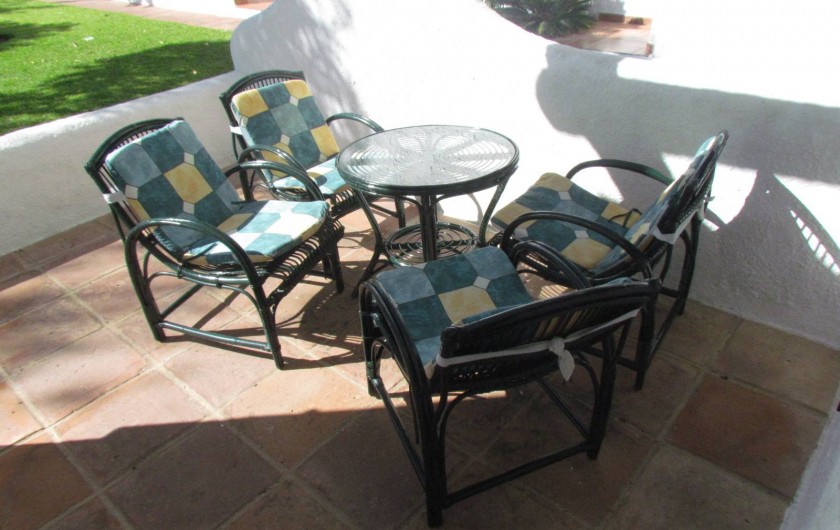 Location de vacances - Villa à Matalascañas - Terrace devant la maison vue jardin/picine. Idéale pour y déjeuner