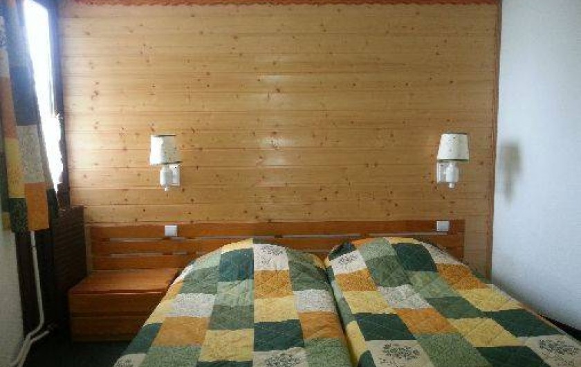 Location de vacances - Appartement à Les Menuires - Chambre : lits accolés