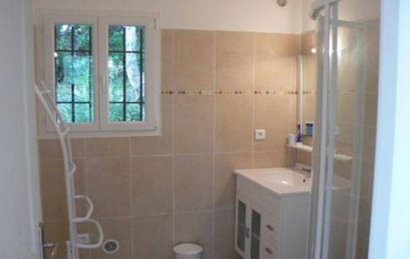 Location de vacances - Maison - Villa à Pinarellu - Salle d'eau pour la chambre N°1 et 2 avec WC indépendant