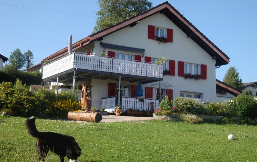 Location de vacances - Appartement à Les Breuleux - notre maison en été