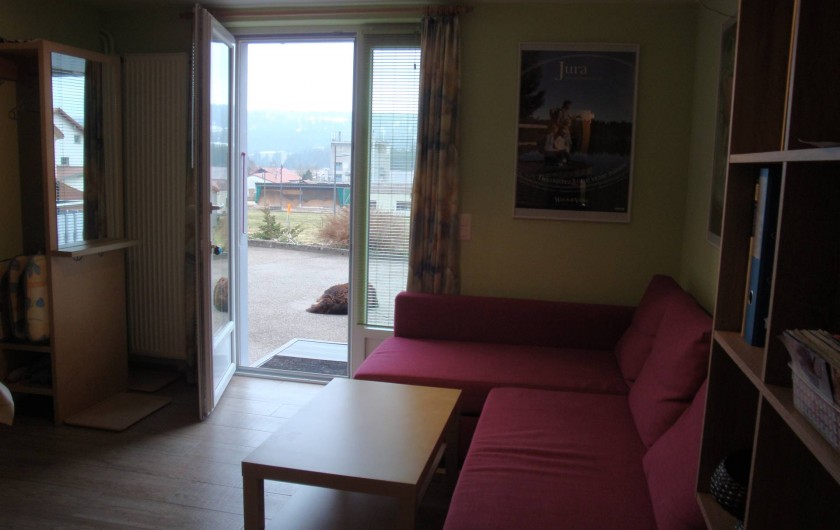 Location de vacances - Appartement à Les Breuleux - séjour avec vue extérieure