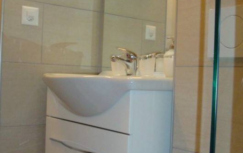 Location de vacances - Appartement à Les Breuleux - salle de douche