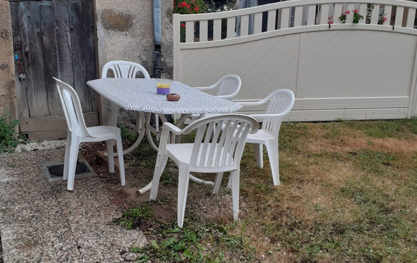 Location de vacances - Appartement à Roussillon-en-Morvan - Terrasse