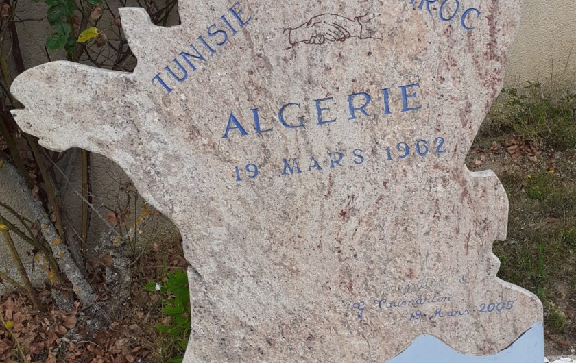 Location de vacances - Appartement à Roussillon-en-Morvan - Pierre historique