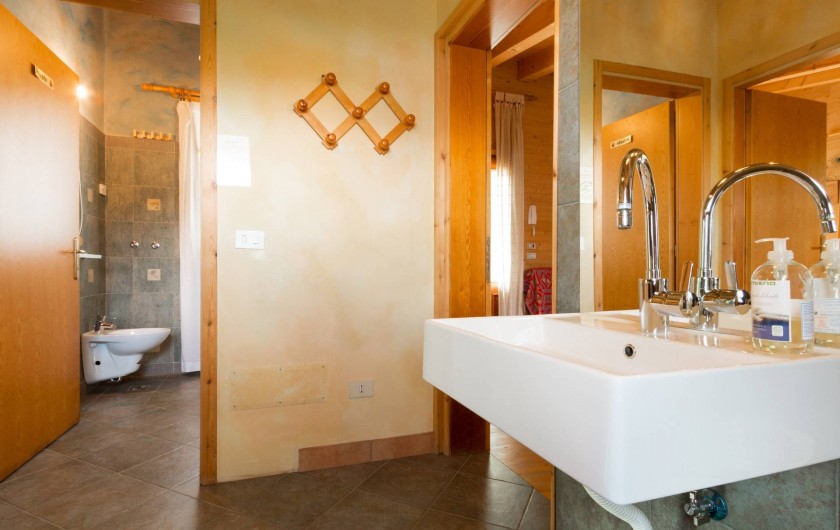 Location de vacances - Chambre d'hôtes à Cesiomaggiore - bagno e antibagno depandance