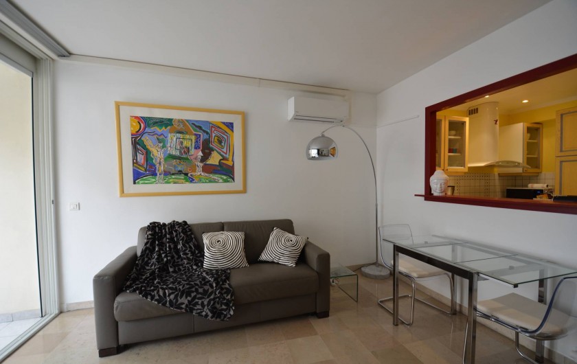 Location de vacances - Appartement à Cannes - Salon et cuisine américaine