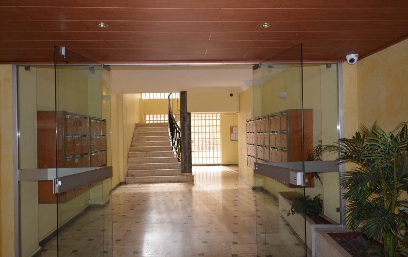 Location de vacances - Appartement à Cannes - Hall de l'Immeuble de caractère , pur 1960
