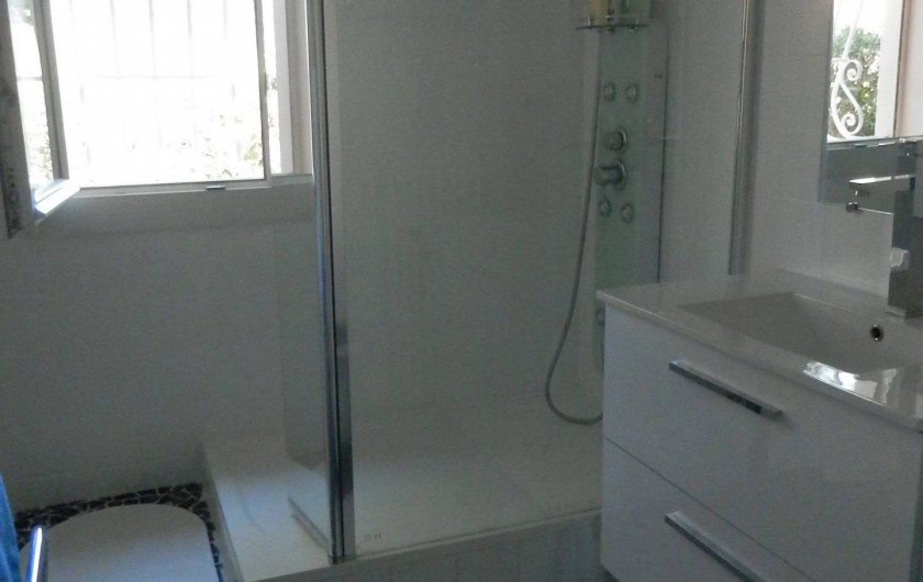 Location de vacances - Appartement à Bandol - Salle de douche appartement N2