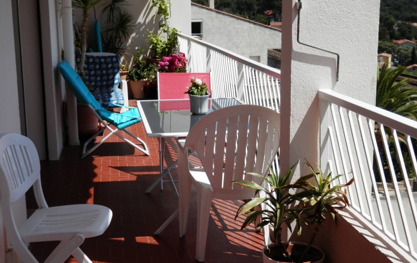 Location de vacances - Appartement à Bandol - 1ere partie du balcon  appartement N1