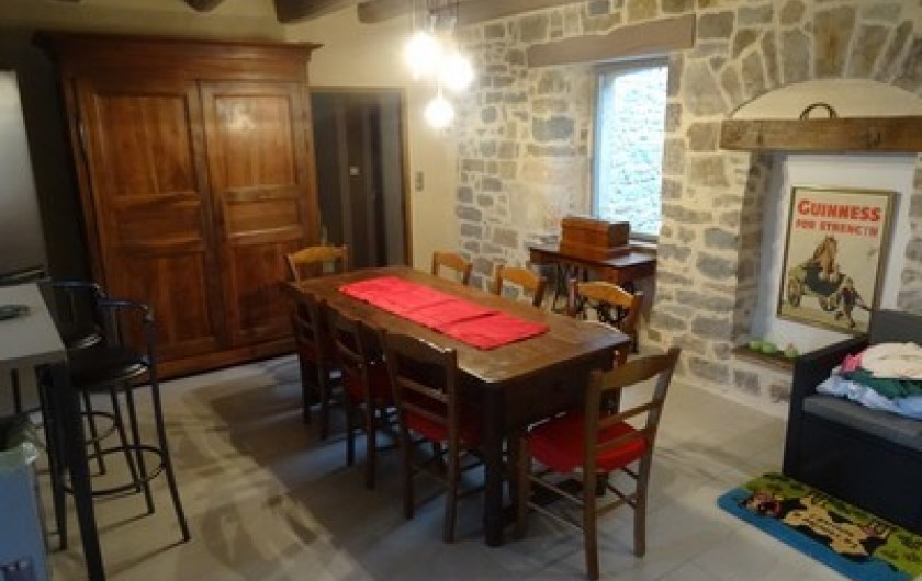 Location de vacances - Gîte à Fontaneilles - Pièce 1 coin salle à manger