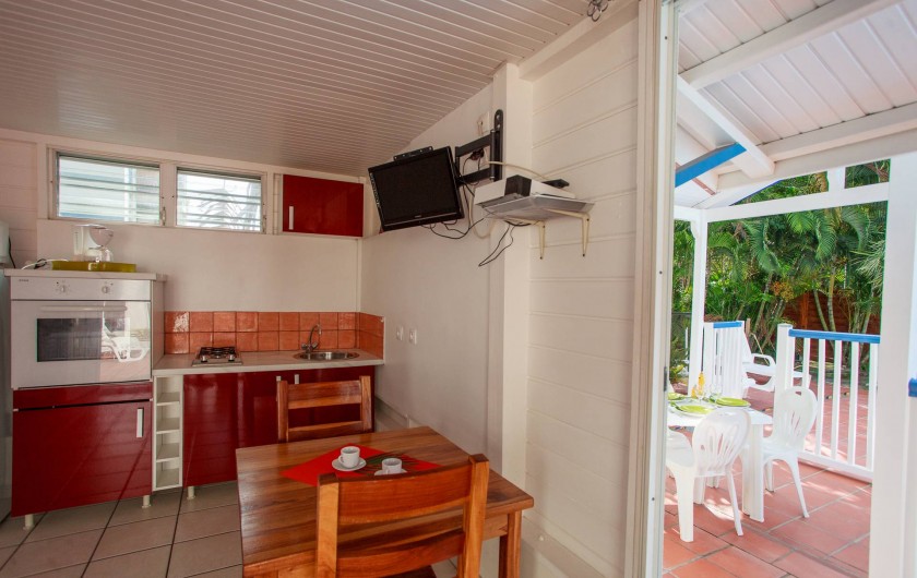 Location de vacances - Appartement à Le Diamant - cuisine et extérieur - bungalow