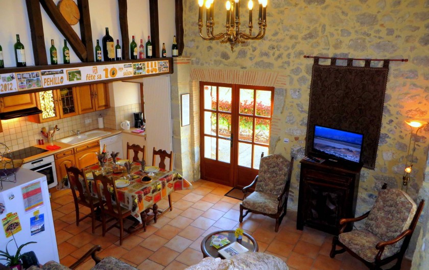 Location de vacances - Gîte à Nérac - La pièce à vivre du Gîte du Pigeonnier ©Pehillo