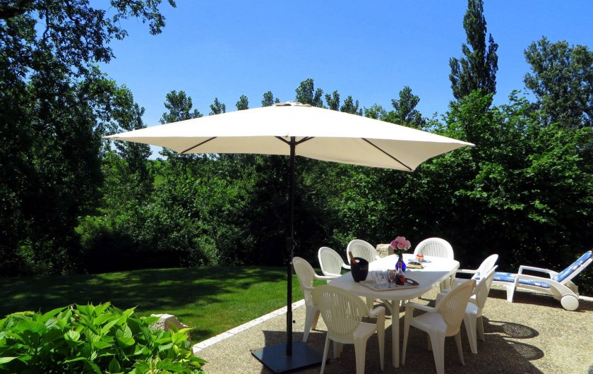 Location de vacances - Gîte à Nérac - Vue sur le verger et la campagne depuis le gite de la Source ©Pehillo