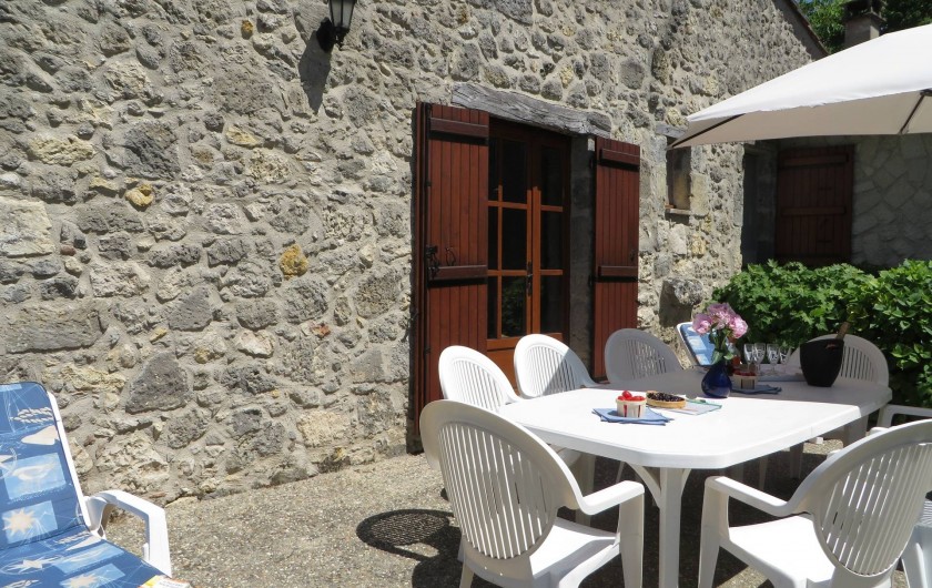Location de vacances - Gîte à Nérac - La terrasse du gite de la Source ©Pehillo