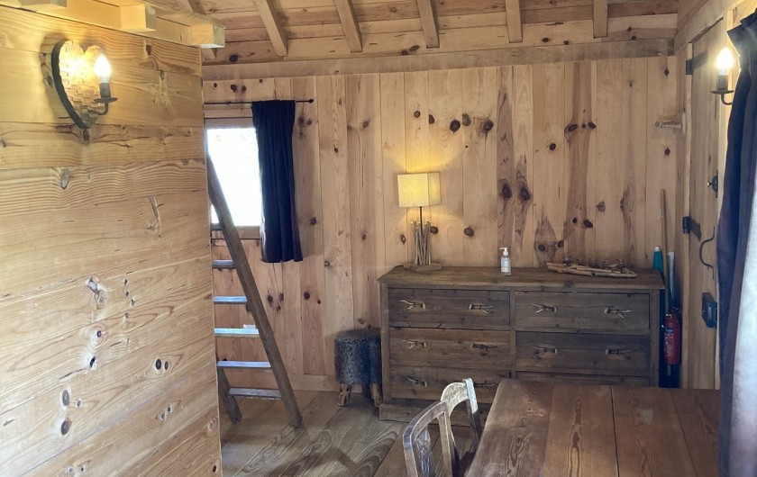 Location de vacances - Chalet à Saissac - Intérieur de la cabane authentique et unique