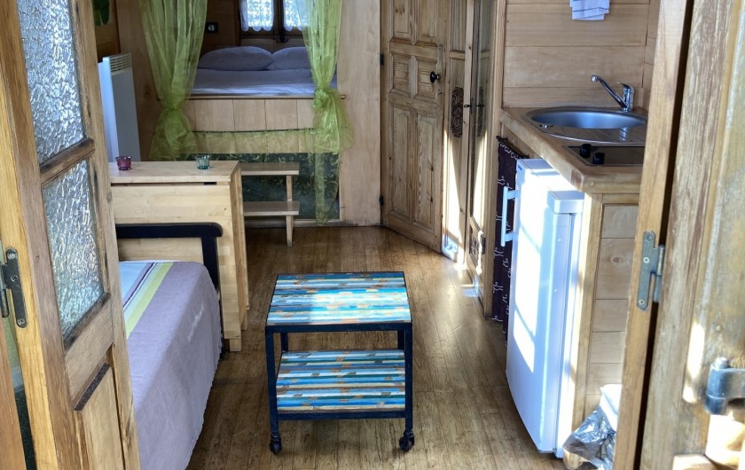 Location de vacances - Chalet à Saissac - intérieur de la roulotte
