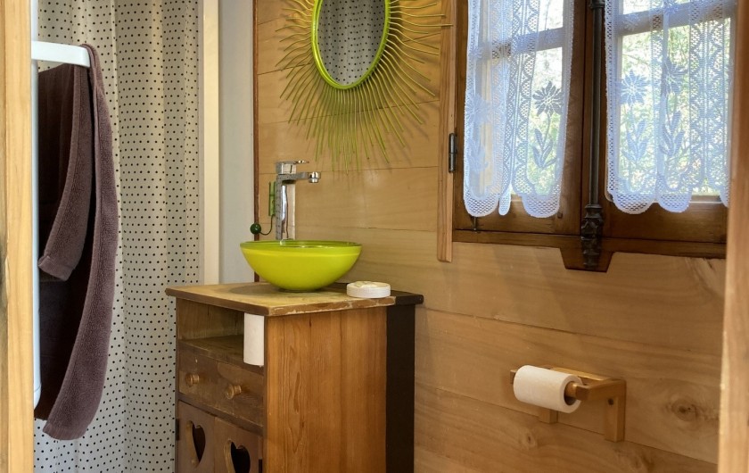 Location de vacances - Chalet à Saissac - coin salle d'eau