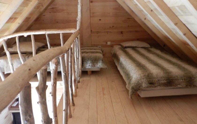 Location de vacances - Chalet à Saissac - coin mezzanine avec deux simples