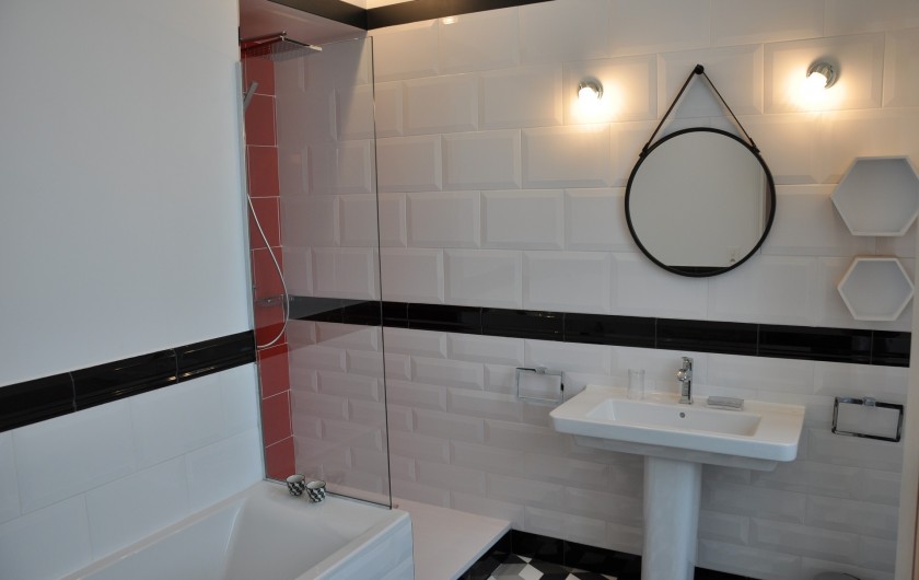 Location de vacances - Château - Manoir à Beychac-et-Caillau - Salle de bain chambre 1947