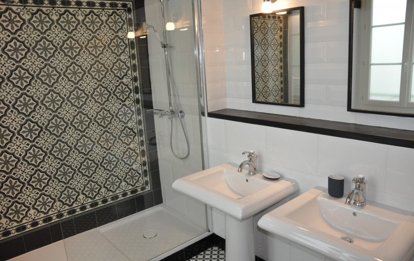 Location de vacances - Château - Manoir à Beychac-et-Caillau - Salle d'eau chambre 1961